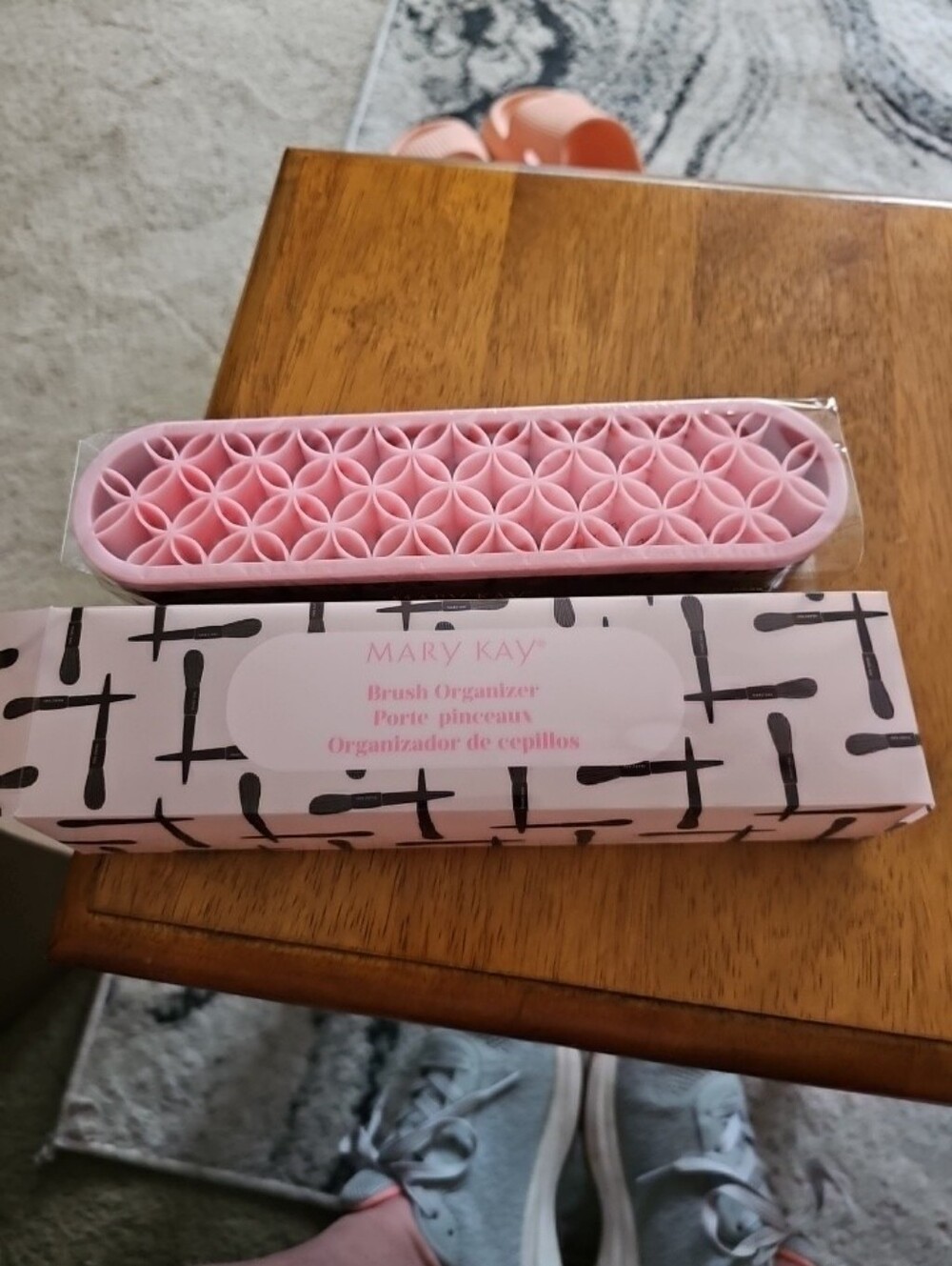 Mary Kay Light Pink Silicone Brush Organizer Holder New